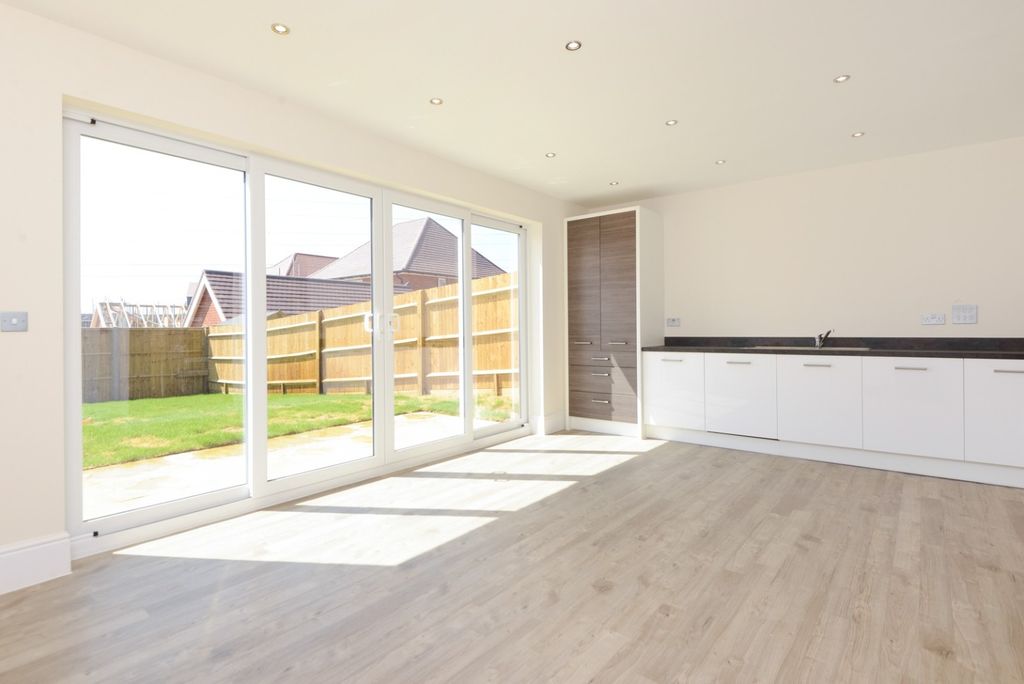 Property photo 2 of 8 4215614