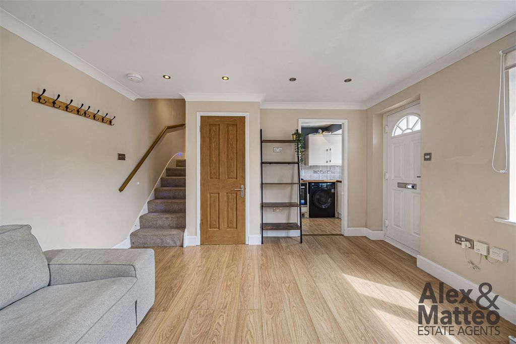 Property photo 2 of 17 Welsford Street