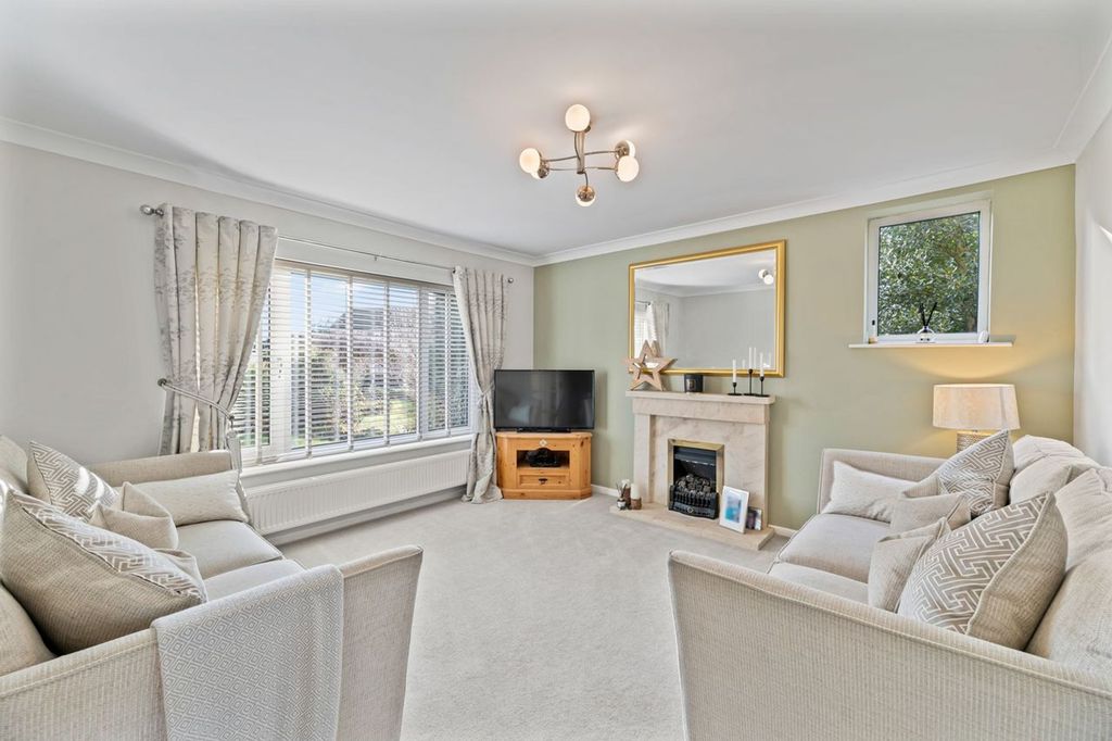 Property photo 2 of 27 Lounge