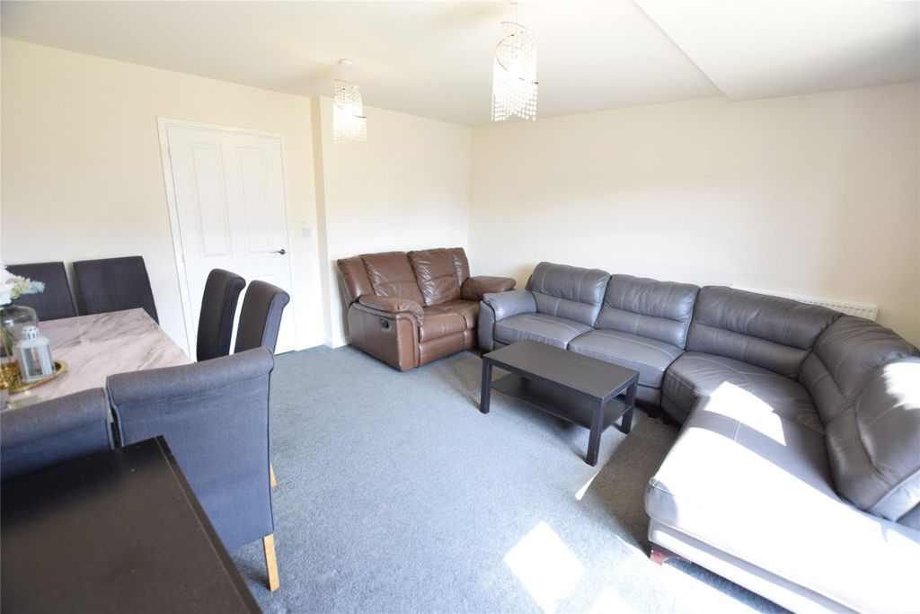 Property photo 2 of 12 Lounge