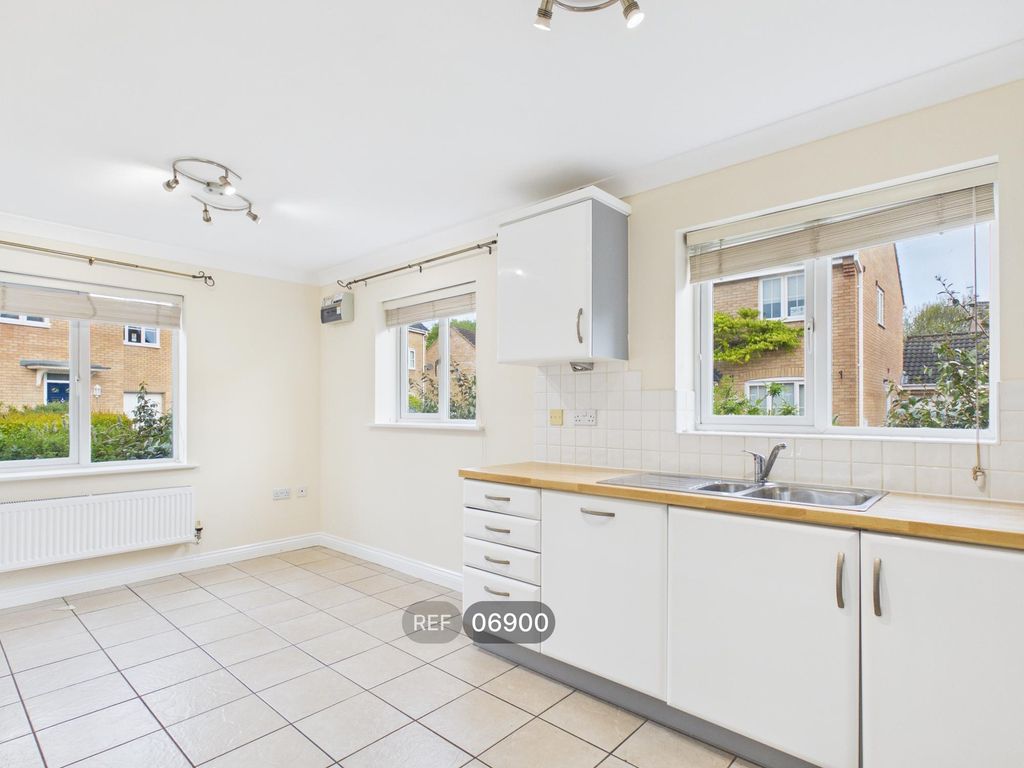 Property photo 3 of 26 Kitchen