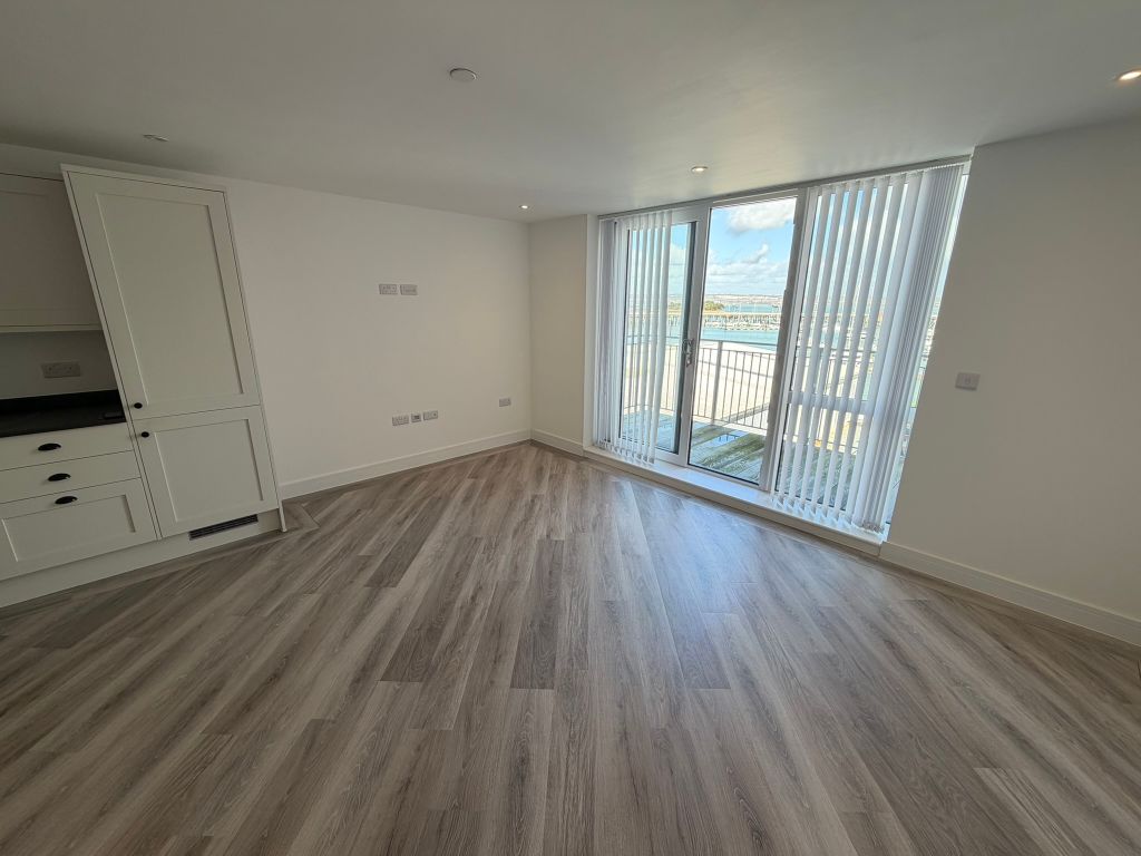 Property photo 3 of 11 Kitchen / Lounge