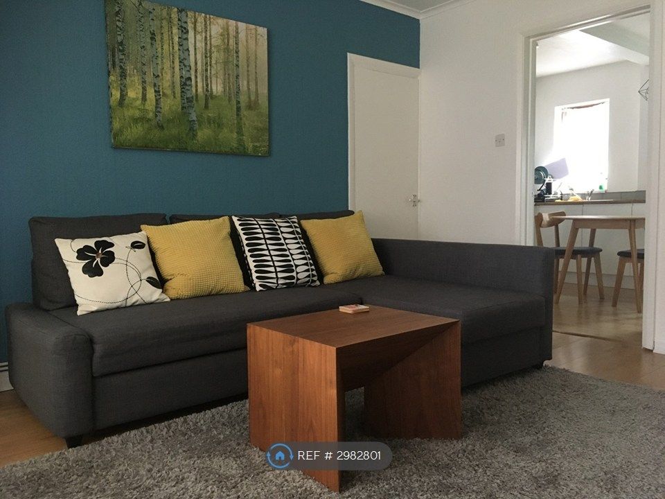 Property photo 2 of 21 Living Room