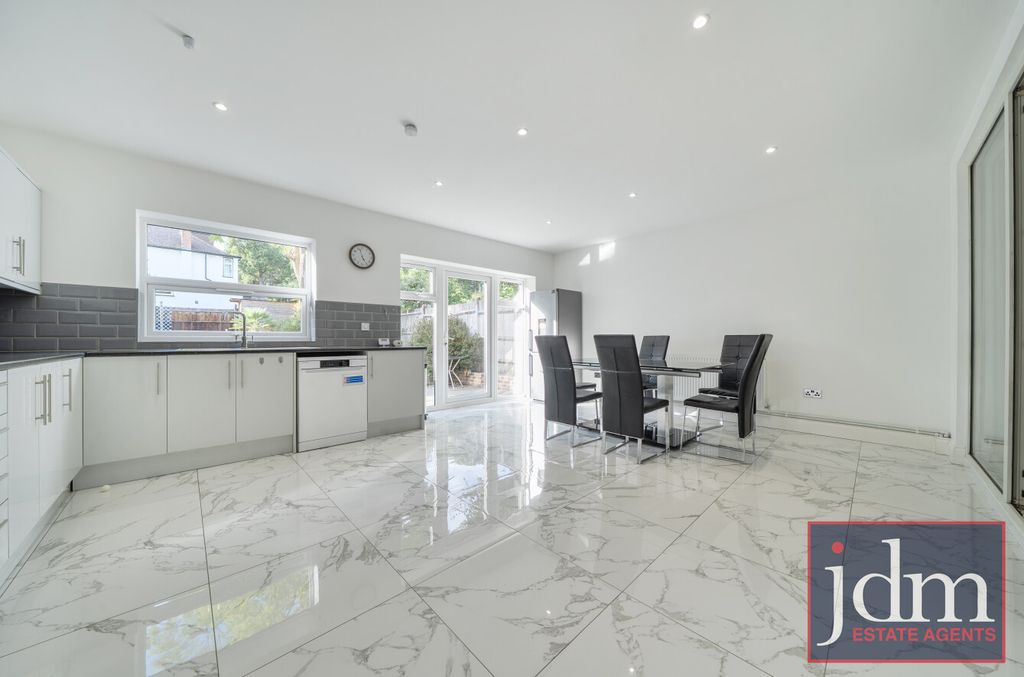 Property photo 1 of 13 Ed442d8d-5564-4Fc...