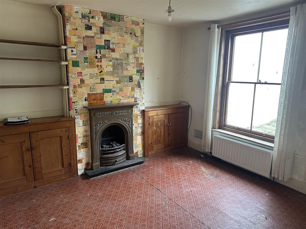 Property photo 2 of 7 Grecian 6.Jpeg