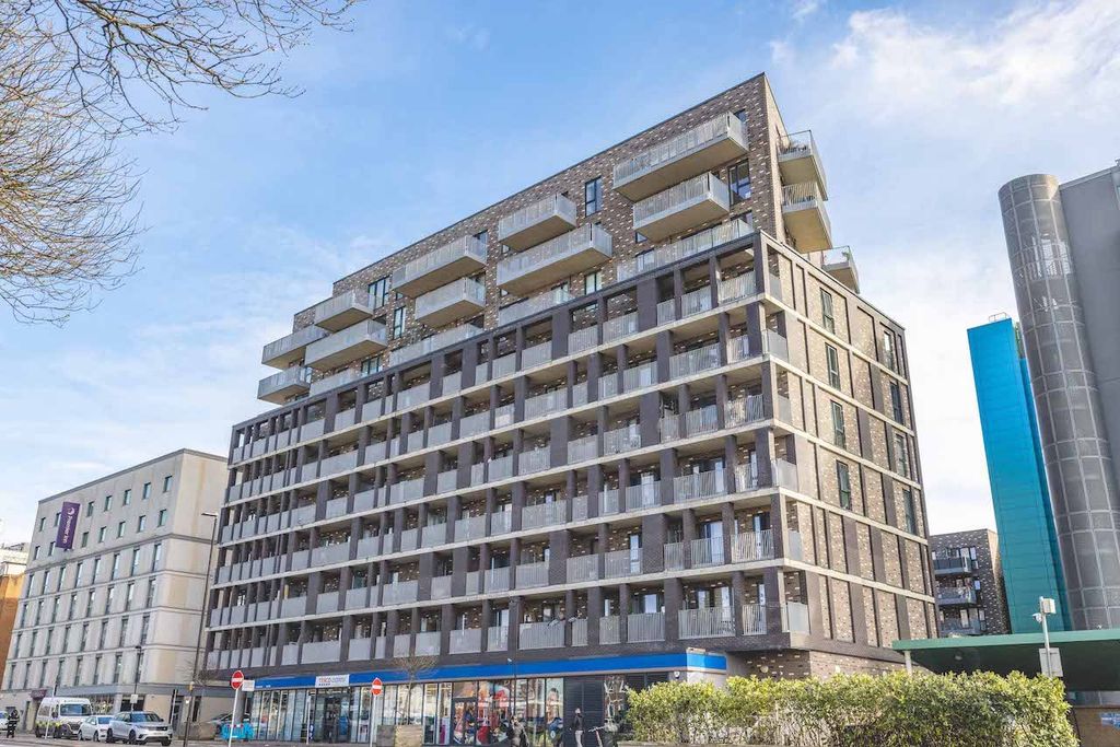 Property photo 1 of 18