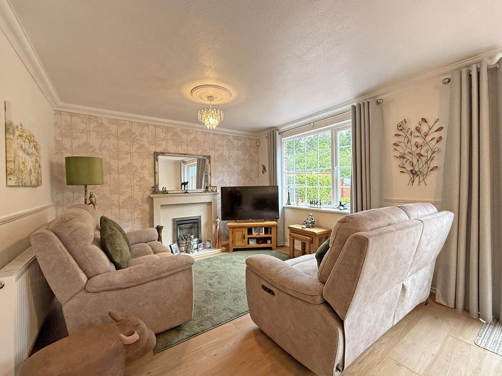 Property photo 2 of 16 Canterbury Drive 16 - Living Room.Jpg
