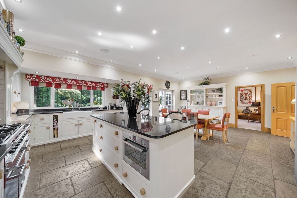 Property photo 3 of 48