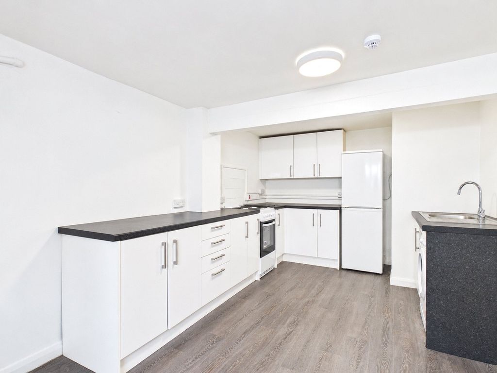 Property photo 1 of 10 Flat To Rent