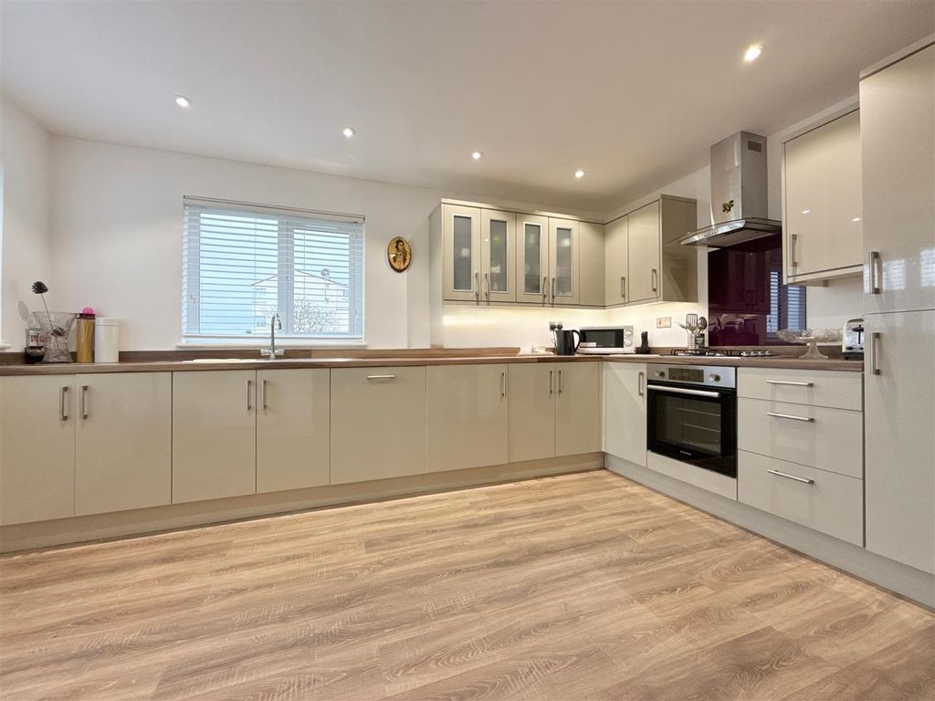 Property photo 2 of 12 Kitchen.Jpg