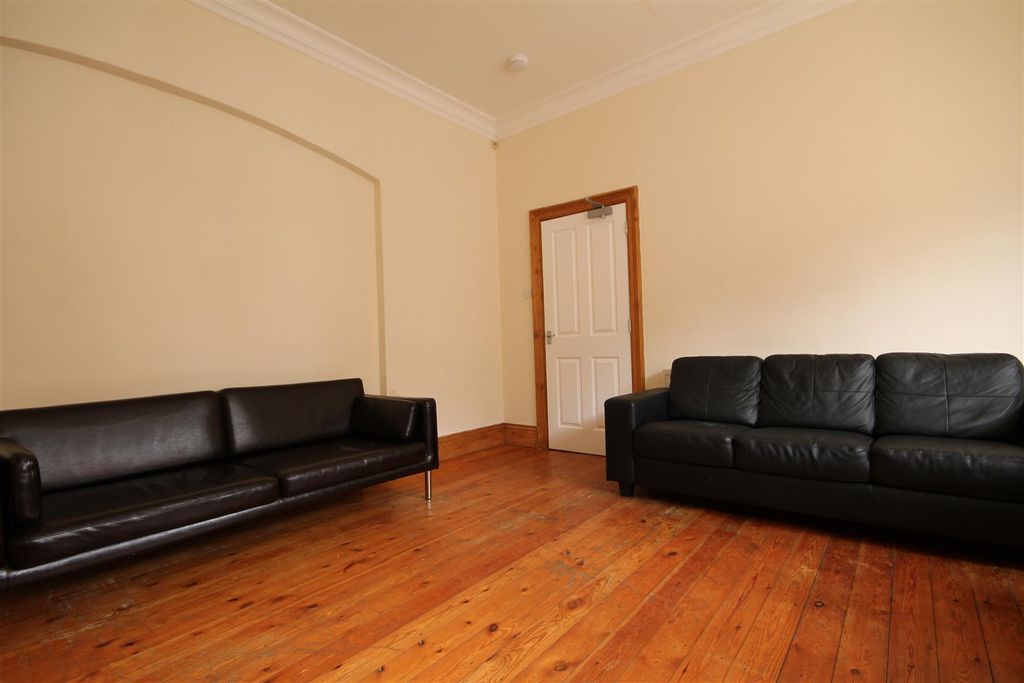Property photo 2 of 10 39212.Jpg