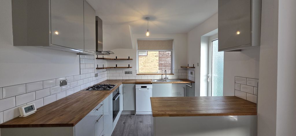 Property photo 2 of 9