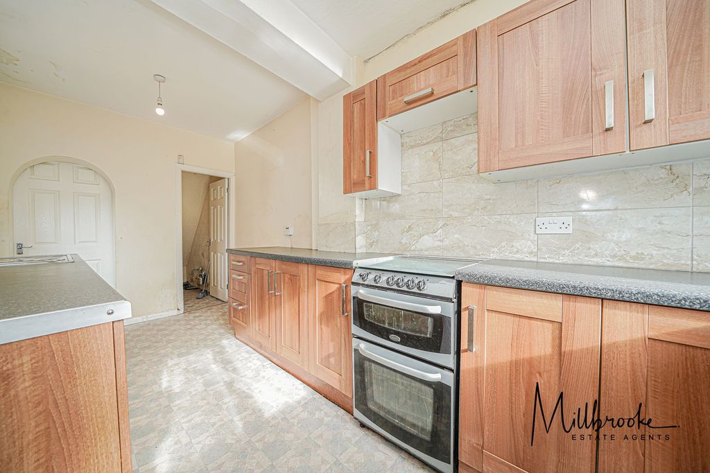 Property photo 2 of 24