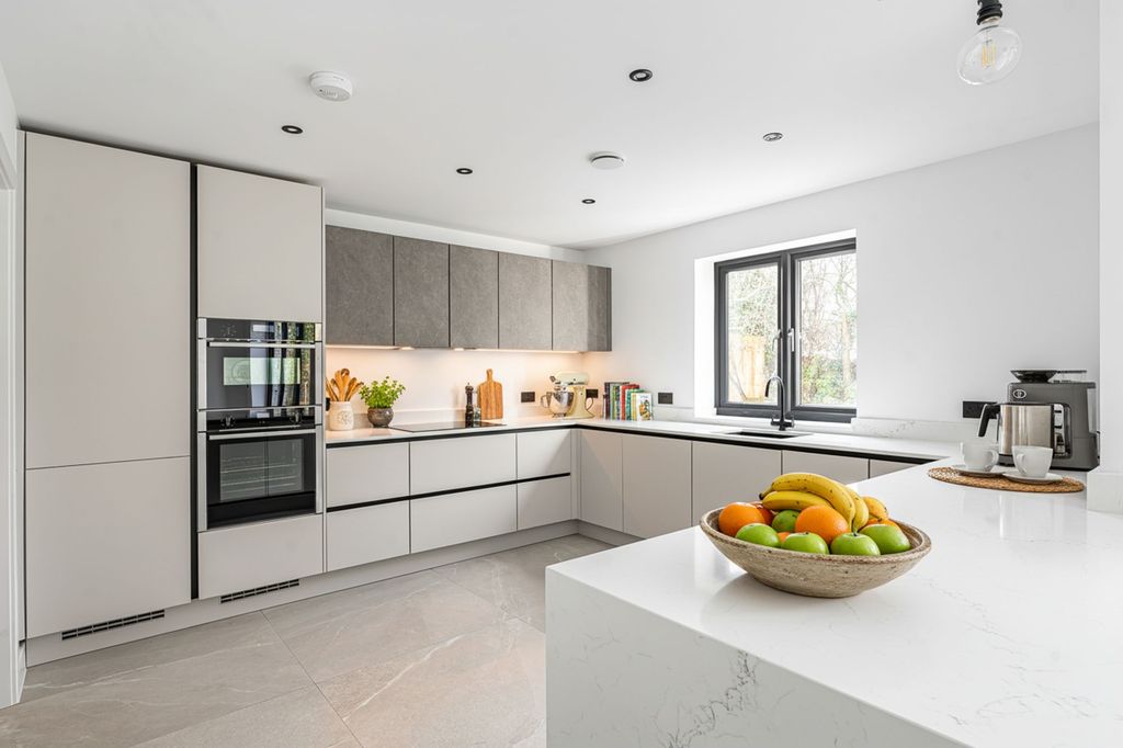 Property photo 3 of 29