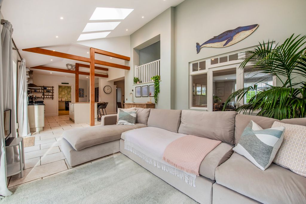 Property photo 2 of 29