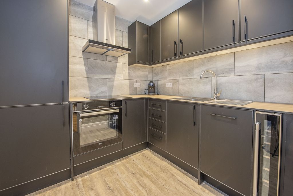 Property photo 2 of 14 0018