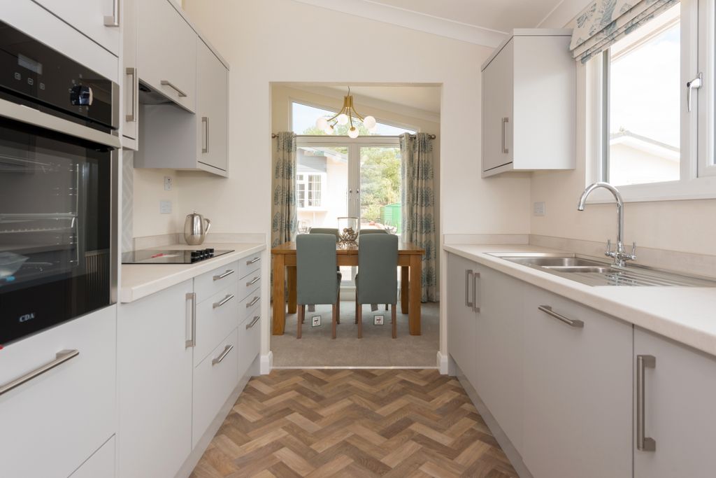 Property photo 3 of 14 Kitchen