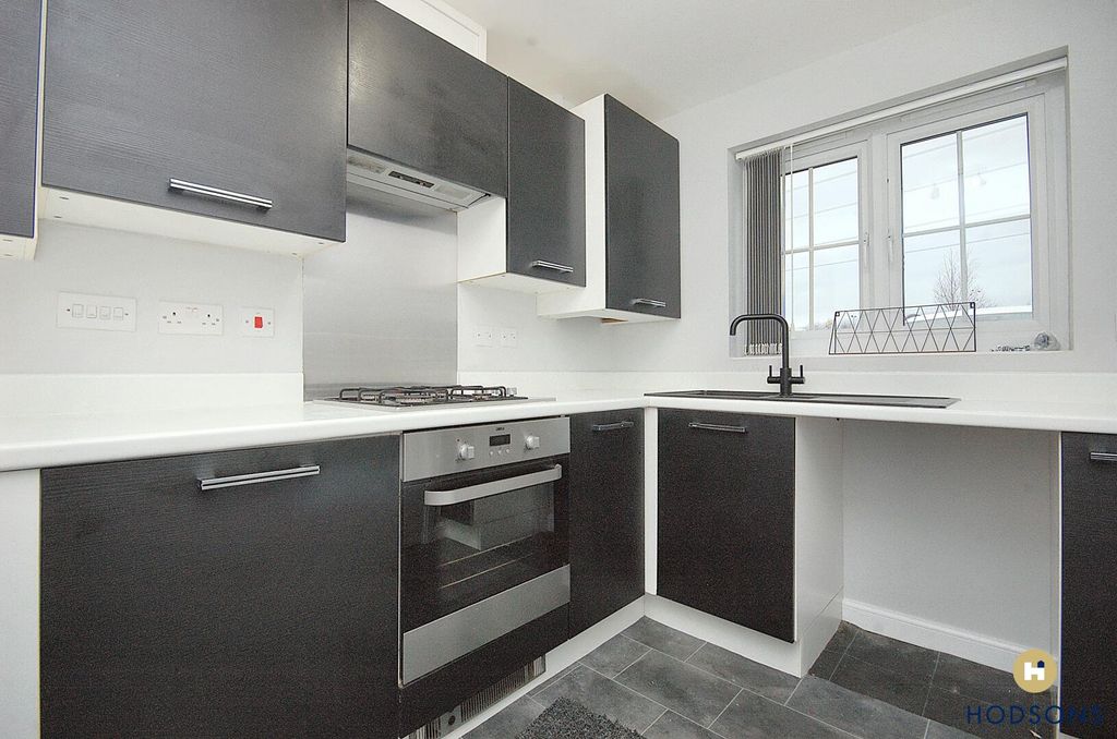 Property photo 3 of 7 Kitchen