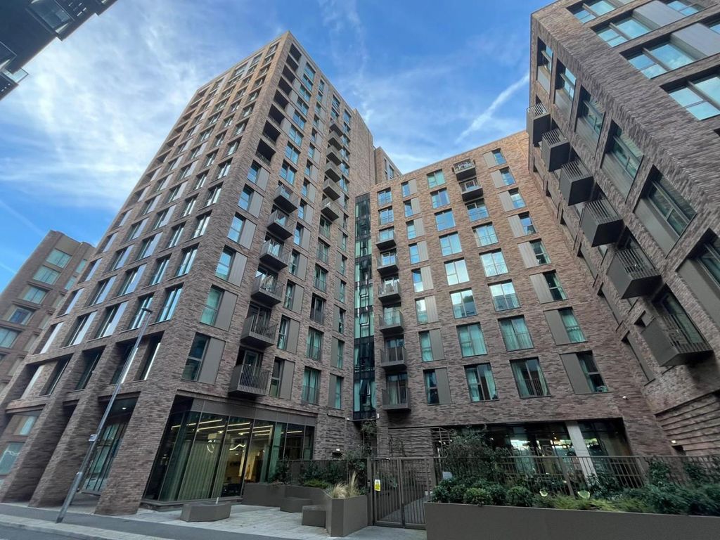 Property photo 1 of 16 Ancoats Gardens