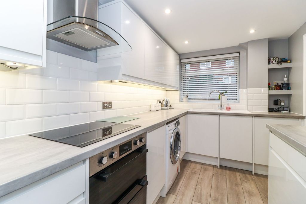 Property photo 3 of 20