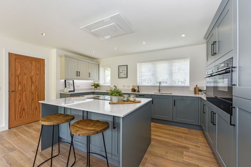 Property photo 2 of 13 Picture No. 17