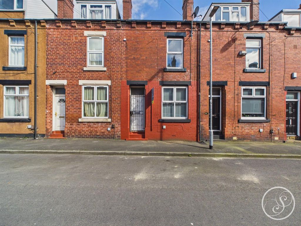 Property photo 1 of 12 External