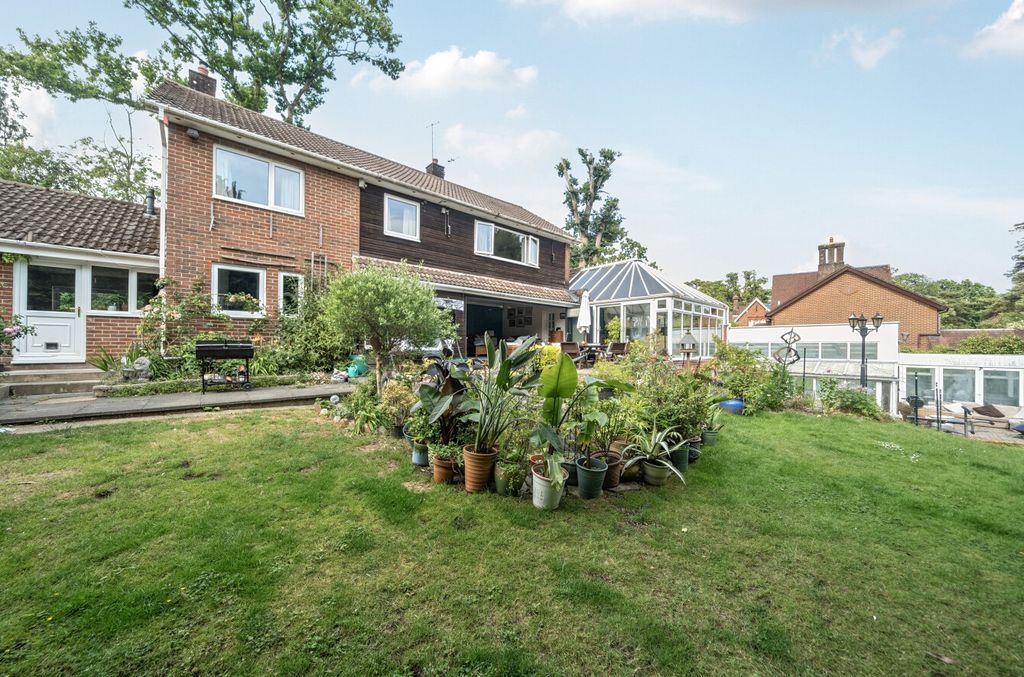 Property photo 2 of 15 1303694-25-68472c...