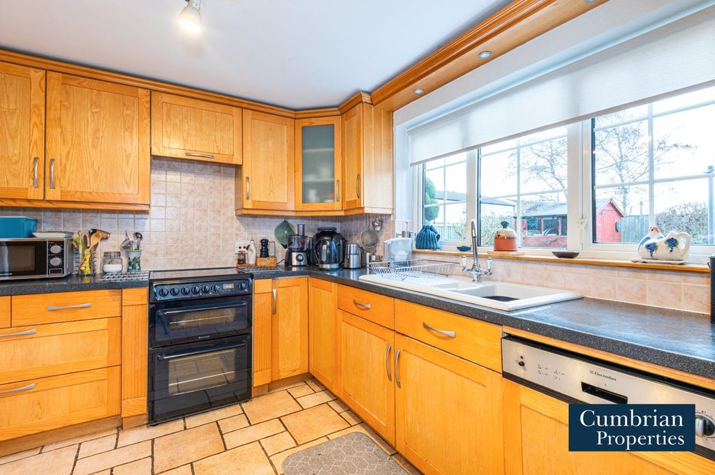 Property photo 2 of 27 Dining Kitchen