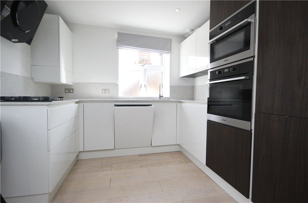 Property photo 3 of 12 Kitchen