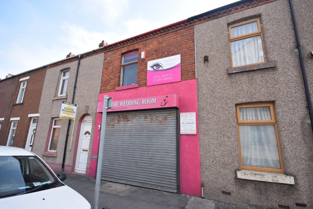 Property photo 1 of 8 Frontage