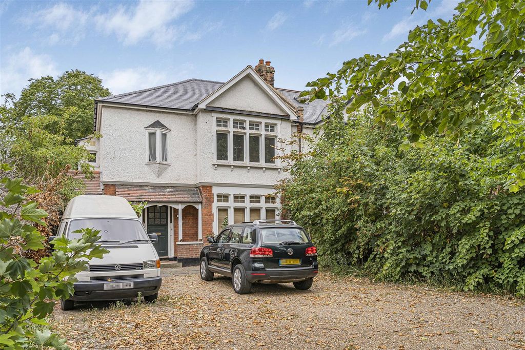 Property photo 2 of 20