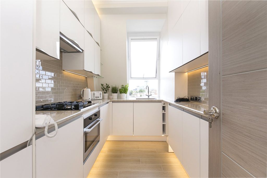 Property photo 2 of 11 Kitchen