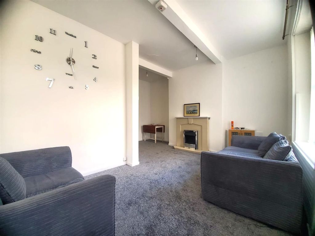 Property photo 2 of 13 Lounge