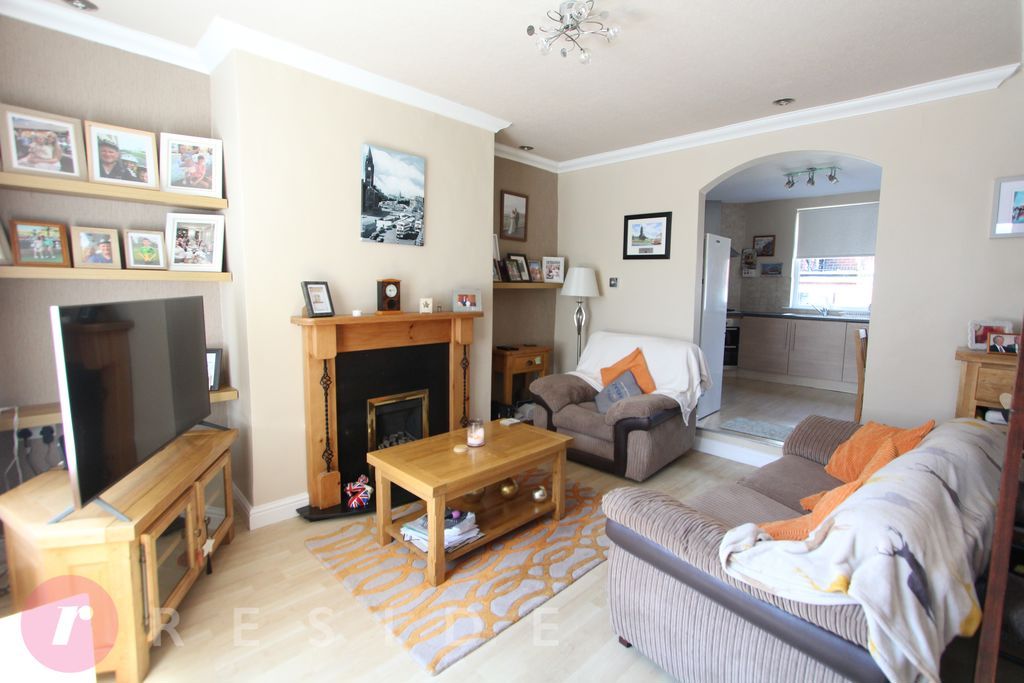 Property photo 2 of 11 Lounge