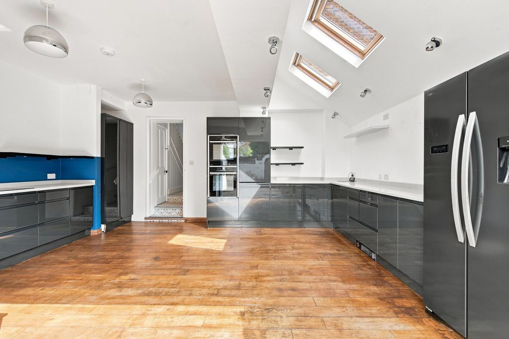 Property photo 3 of 14