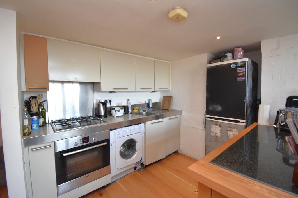 Property photo 2 of 10 Kitchen.Jpg