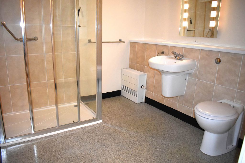 Property photo 2 of 21