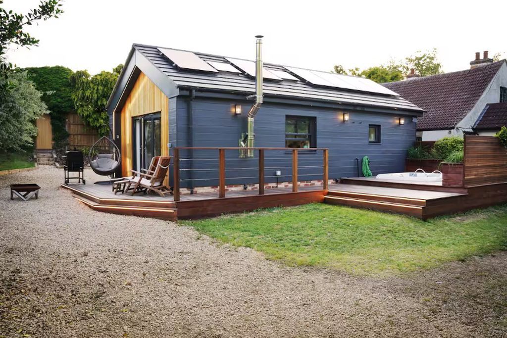 Property photo 1 of 7 Exterior