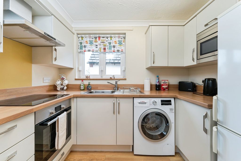 Property photo 3 of 12 Kitchen