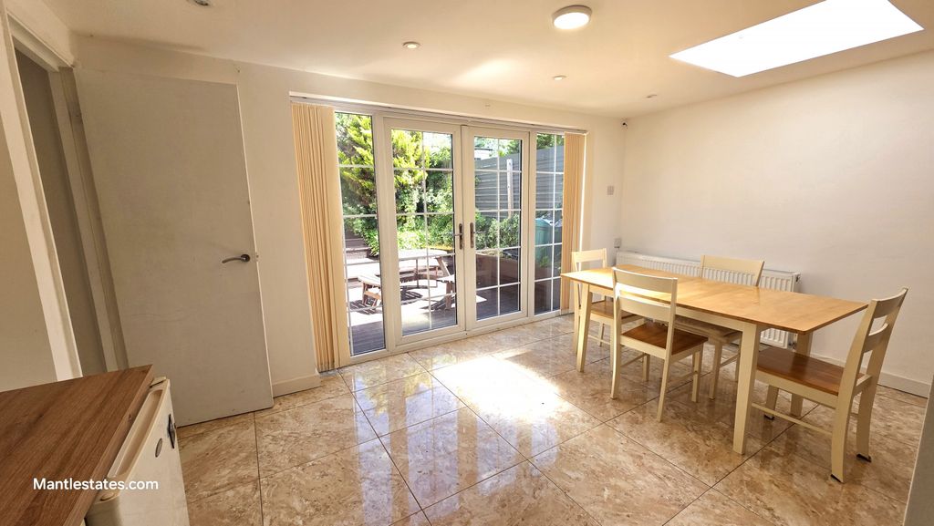 Property photo 3 of 20 Dining Area