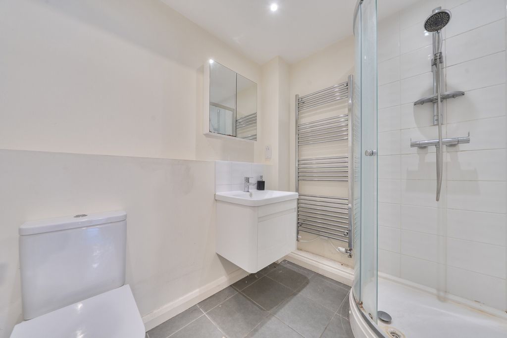 Property photo 3 of 24 1469521-7-6A206Db...