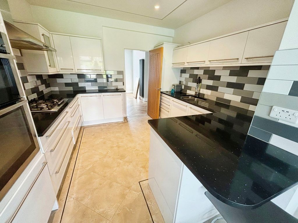 Property photo 3 of 11 Picture No. 12