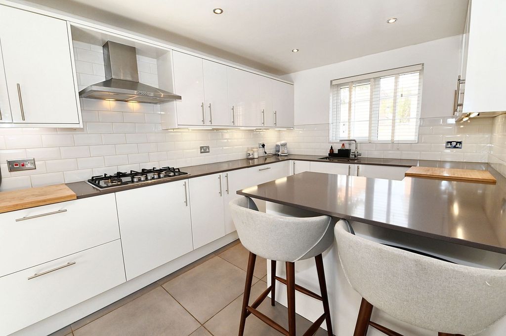 Property photo 2 of 23