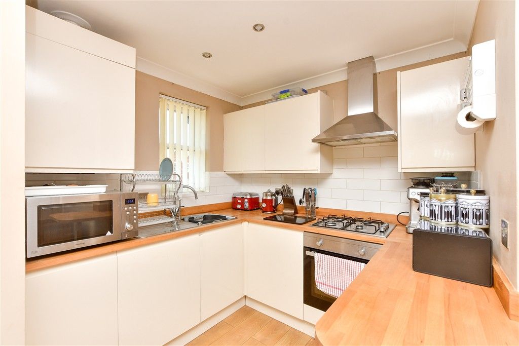 Property photo 1 of 11 Kitchen