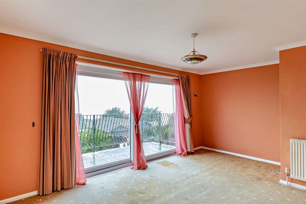 Property photo 3 of 14 8703428-Interior15-800.Jpg
