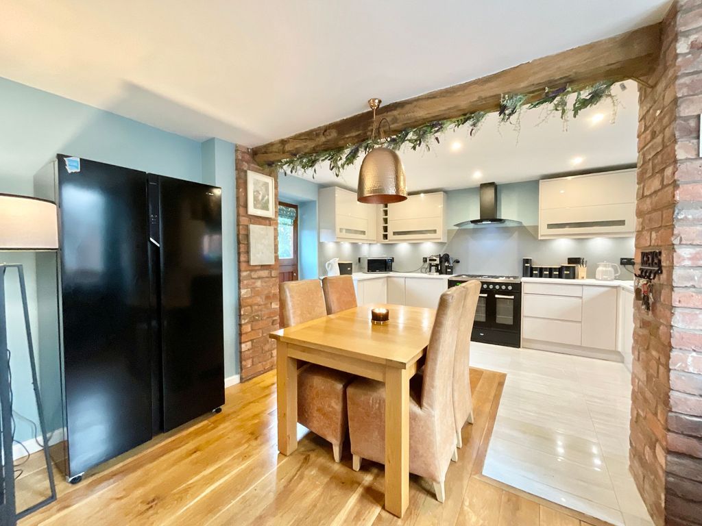 Property photo 2 of 27