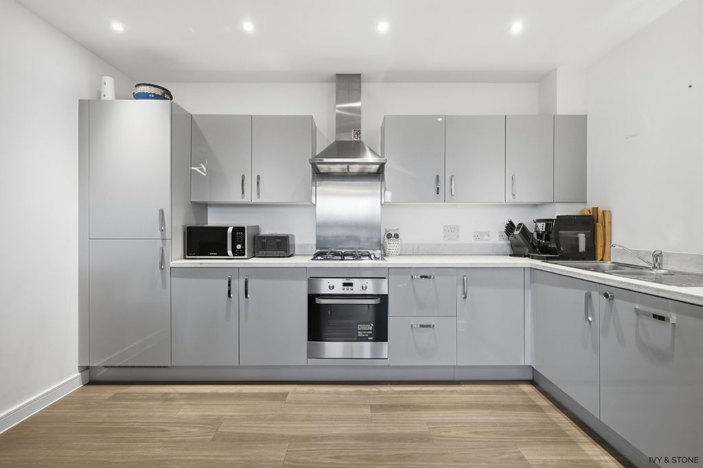 Property photo 2 of 17 4699831