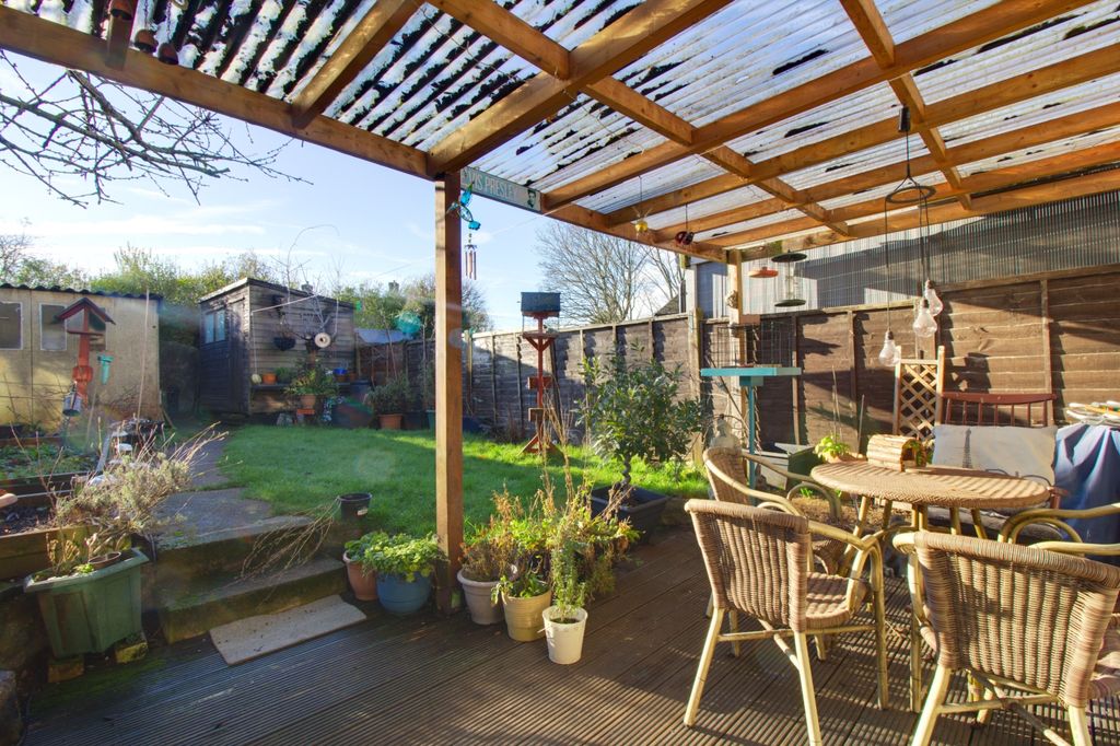 Property photo 2 of 18 Garden