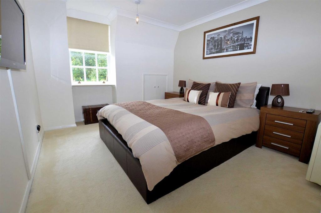 Additional image 7 of 2 bed flat for saleSpriggs Court, Palmers Hill, Epping CM16