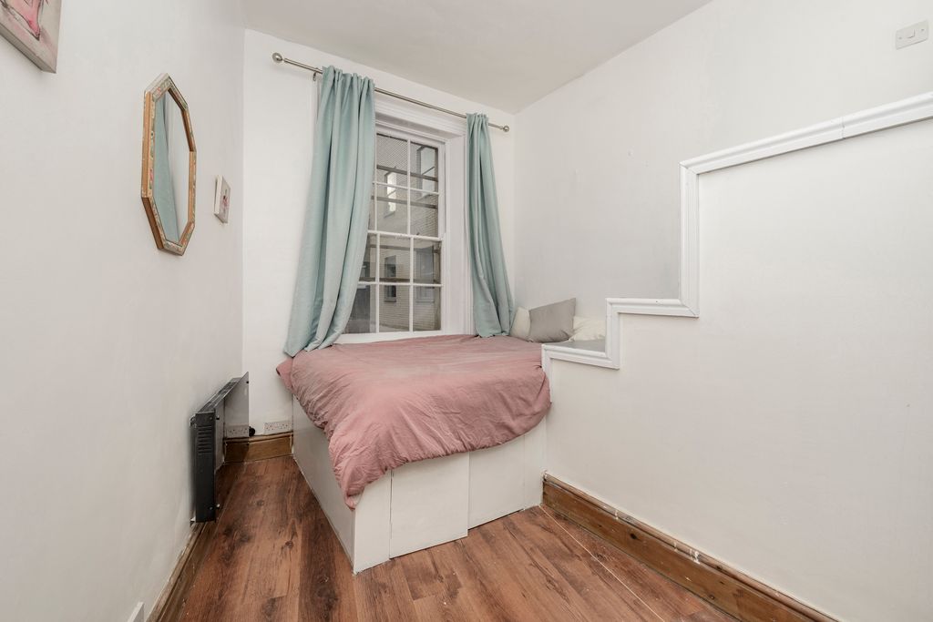 Property photo 2 of 4 1@125 Aldergate St-7153.Jpg